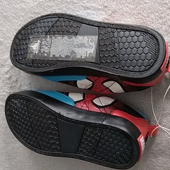 Spiderman shoes - Picture 3 of 3